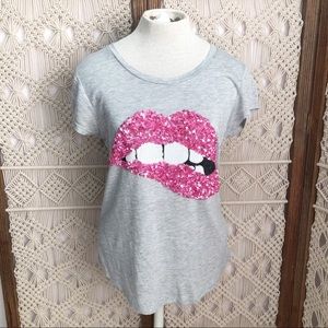 H&M sequin lips grey tee
